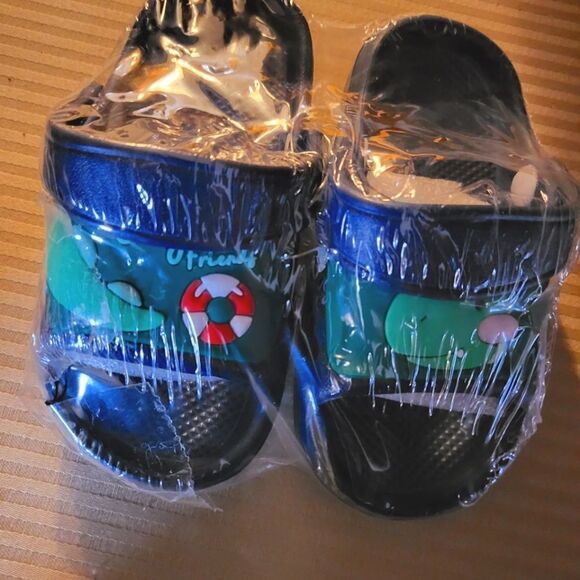 NWT Navy Dinosaur Kids Open Toe Clogs/ Slides Size 5-5.5 - Picture 4 of 4